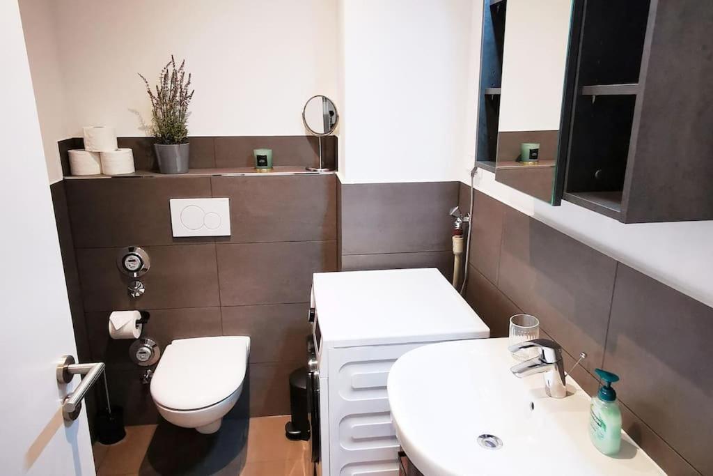 Hh 03 By Rockchair - Superhost Status - Modernes Apartment Mit Sonnigem Balkon & Premium Boxspringbetten In Winterhude - Hamburg Top Geheimtipp מראה חיצוני תמונה