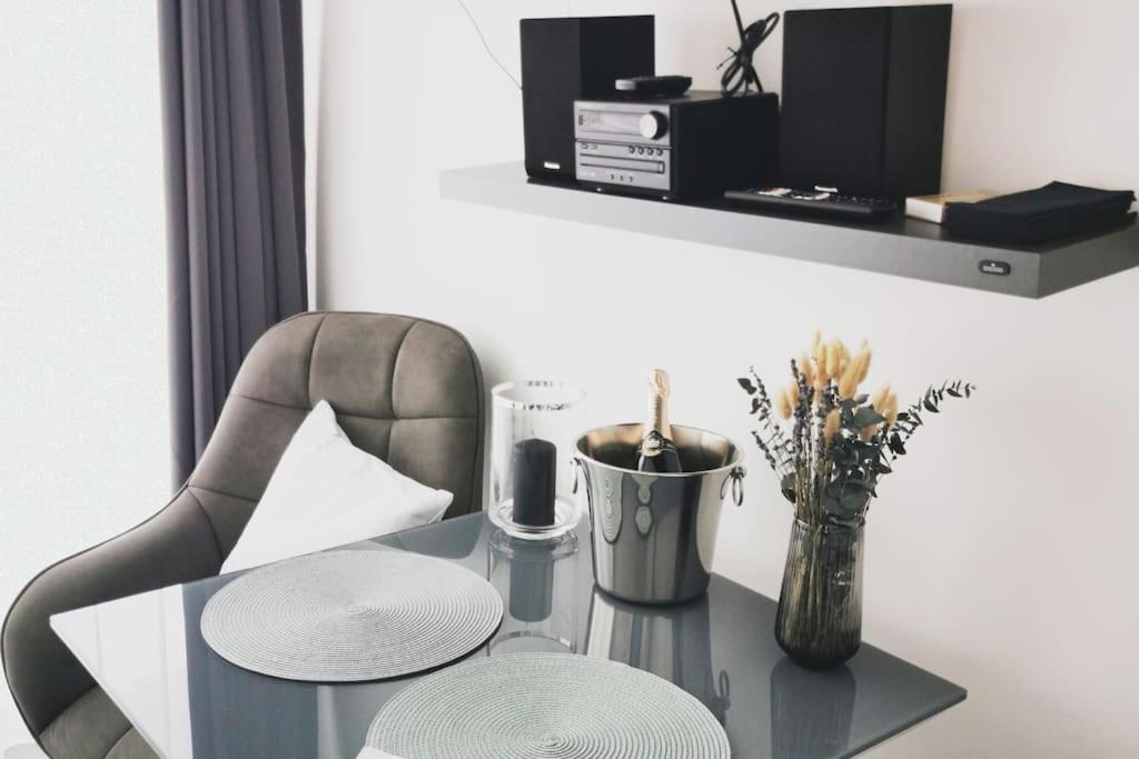 Hh 03 By Rockchair - Superhost Status - Modernes Apartment Mit Sonnigem Balkon & Premium Boxspringbetten In Winterhude - Hamburg Top Geheimtipp מראה חיצוני תמונה