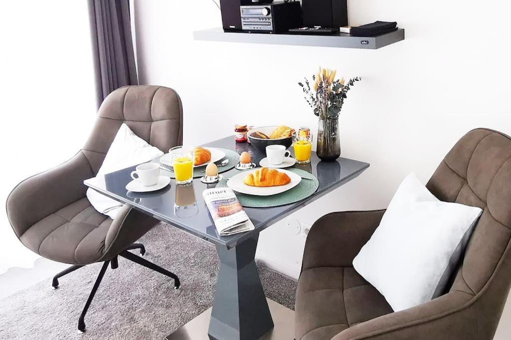 Hh 03 By Rockchair - Superhost Status - Modernes Apartment Mit Sonnigem Balkon & Premium Boxspringbetten In Winterhude - Hamburg Top Geheimtipp מראה חיצוני תמונה